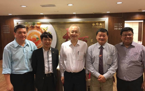 陳水田博士及李亦書博士與馬來西亞首相署官員合影
